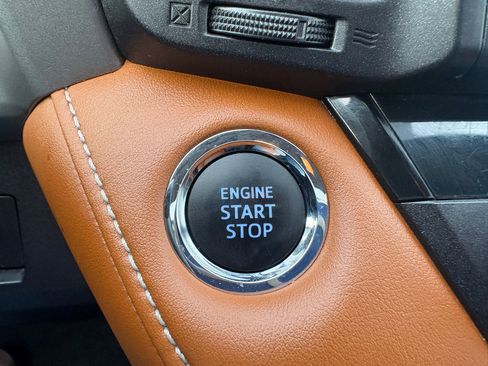 Used 2017 Toyota RAV4 Platinum image 13