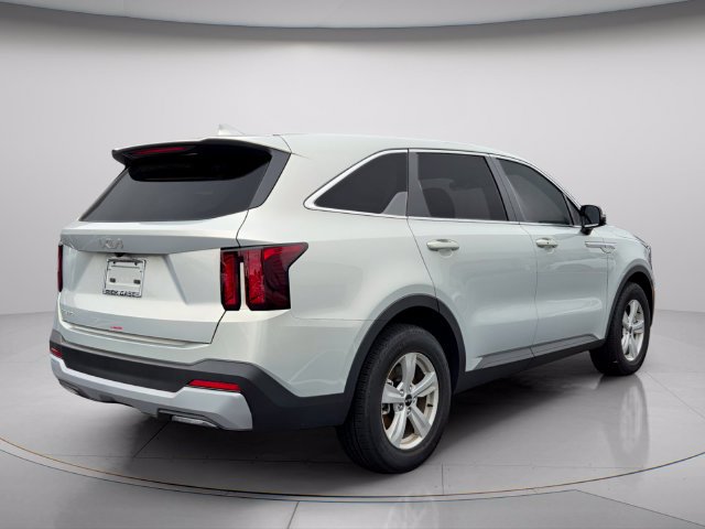 Used 2026 Kia Sorento LX FWD image 7
