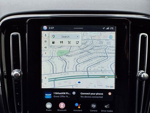 Used 2025 Volvo XC40 B5 Plus image 15