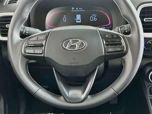 Used 2025 Hyundai Venue Limited FWD image 14