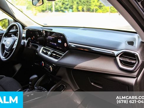 Used 2025 Chevrolet TrailBlazer LT FWD image 23