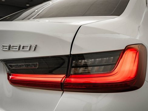 Used 2024 BMW 330i xDrive Sedan w/ Premium Package image 9