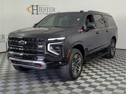 Used 2025 Chevrolet Suburban Z71 image 4