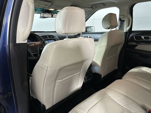 Used 2016 Ford Explorer Platinum image 28