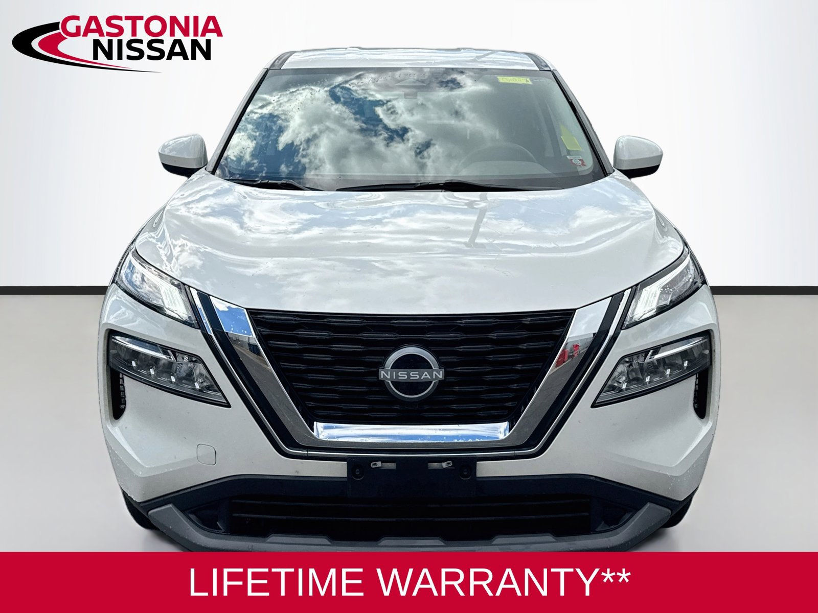 Used 2023 Nissan Rogue SV AWD/4WD image 2