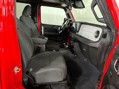 Used 2024 Jeep Wrangler Unlimited Sahara image 28