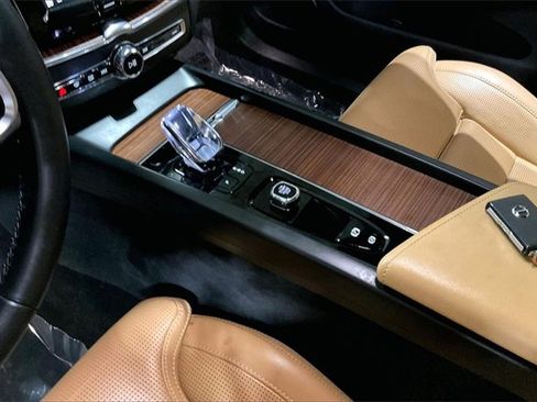 Certified 2024 Volvo XC60 T8 Ultimate w/ Climate Package image 16