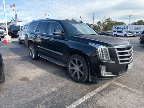 Used 2016 Cadillac Escalade 2WD image 3
