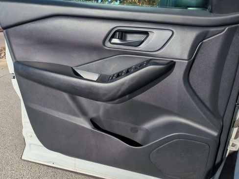 Used 2024 Nissan Rogue S image 21