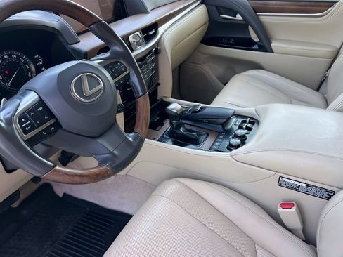 Used 2017 Lexus LX 570 4WD image 12