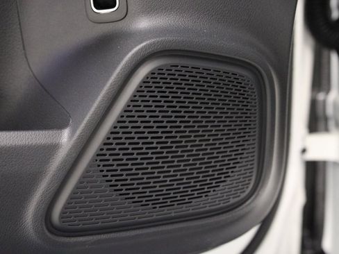 Certified 2024 Mercedes-Benz GLB 250 4MATIC image 24