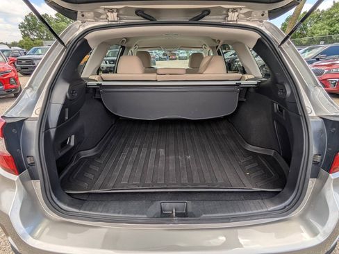 Used 2017 Subaru Outback 2.5i Premium AWD/4WD image 24