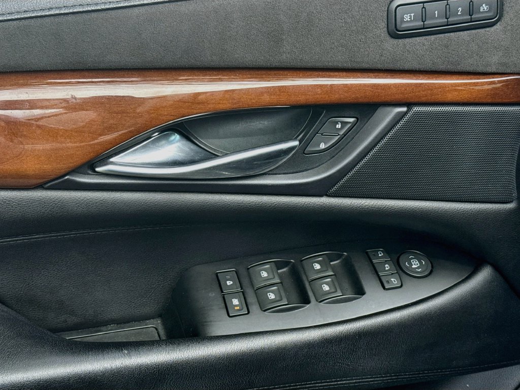 Used 2018 Cadillac Escalade Premium Luxury AWD/4WD image 19