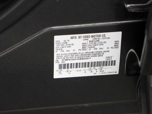 Used 2019 Ford Edge Titanium image 32