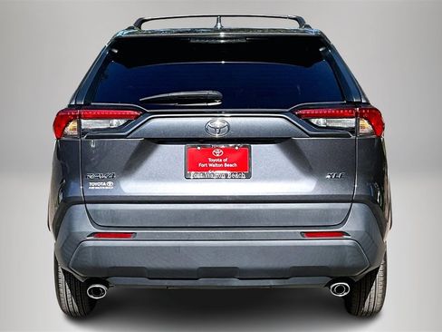 Used 2022 Toyota RAV4 XLE image 6