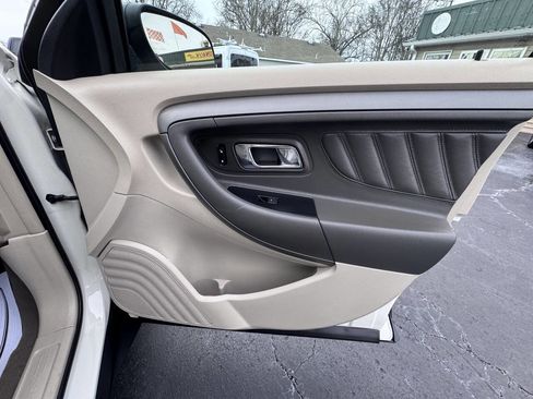 Used 2011 Ford Taurus SE image 36