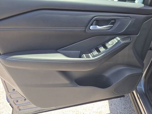 Certified 2026 Nissan Rogue SL FWD image 18