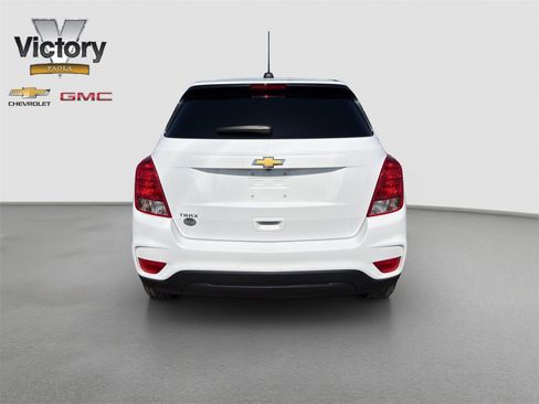 Used 2022 Chevrolet Trax LS w/ Tint and Cruise Package image 5