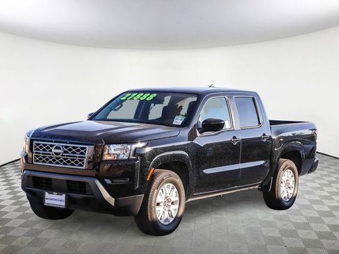 Used 2023 Nissan Frontier SV image 3