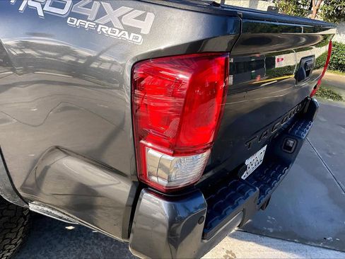 Used 2017 Toyota Tacoma TRD Off-Road image 28