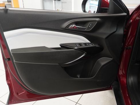 Used 2024 Chevrolet Trax LT w/ Driver Confidence Package FWD image 16