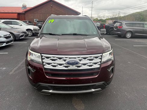 Used 2019 Ford Explorer XLT w/ Equipment Group 202A AWD/4WD image 3