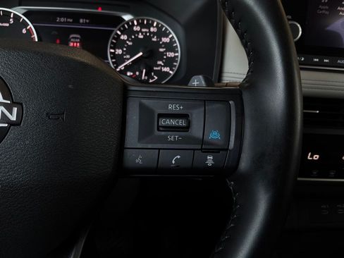 Used 2025 Nissan Rogue SV FWD image 34