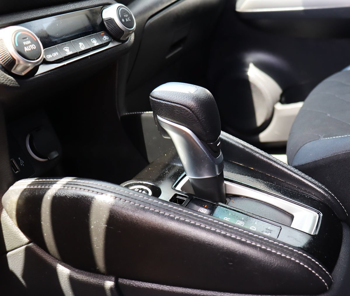 Used 2018 Nissan Kicks SV FWD image 44