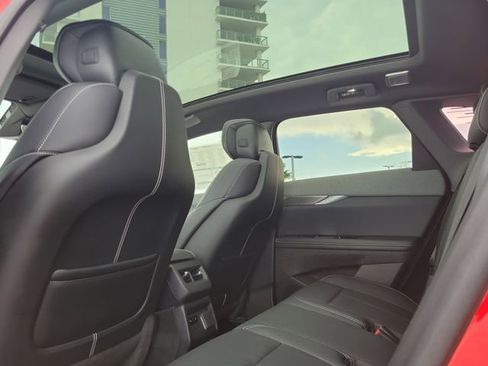 New 2025 Cadillac Optiq Sport 2 w/ LPO, ONYX Package AWD/4WD image 23