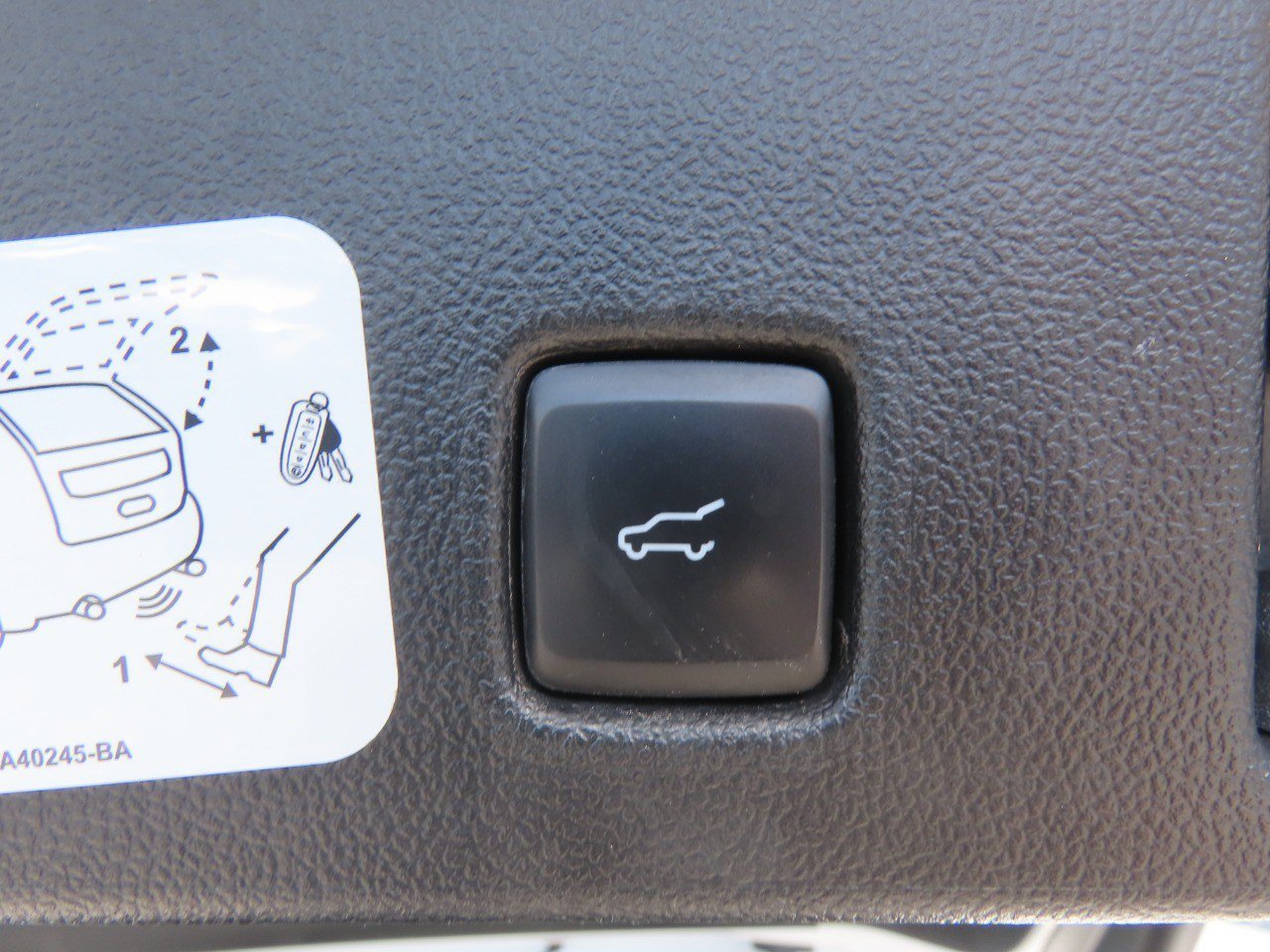Used 2020 Ford Escape SEL FWD image 15