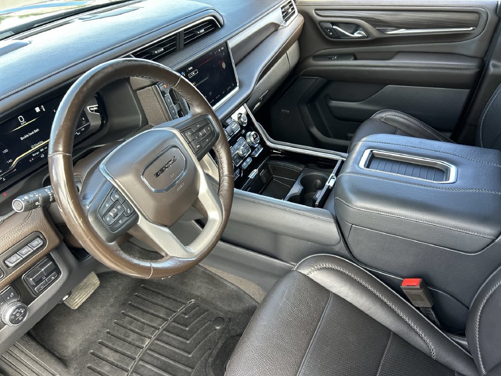 Used 2022 GMC Yukon XL Denali w/ Denali Premium Package AWD/4WD image 10