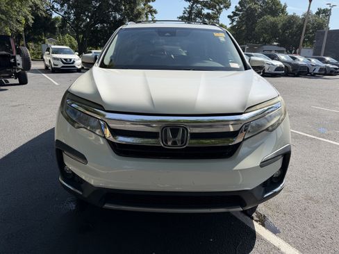 Used 2019 Honda Pilot Touring image 3
