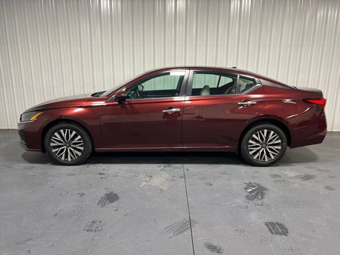 Used 2023 Nissan Altima 2.5 SV image 14