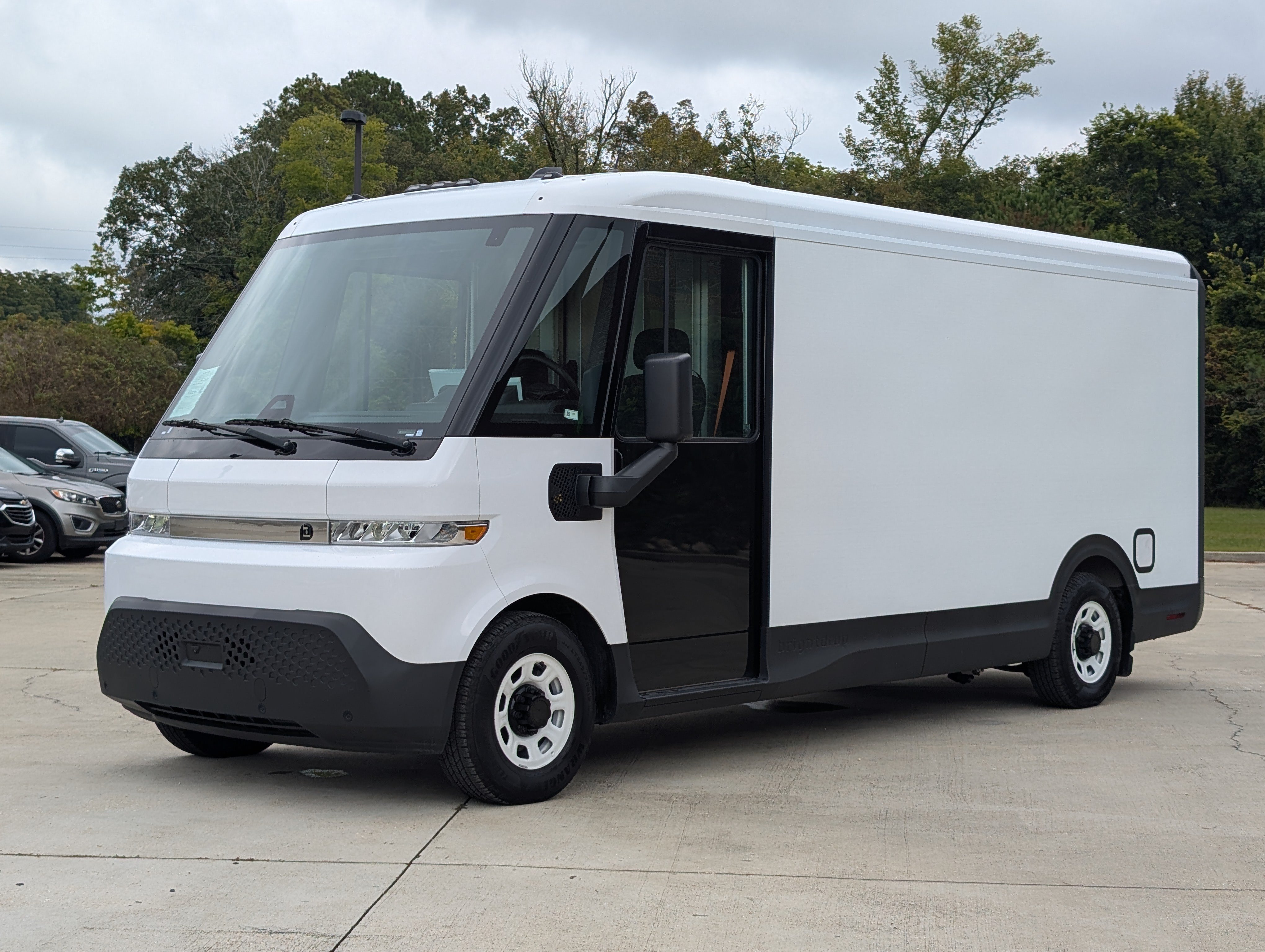 Used 2024 Chevrolet Brightdrop 600 w/ Commercial Equipment Package AWD/4WD image 2