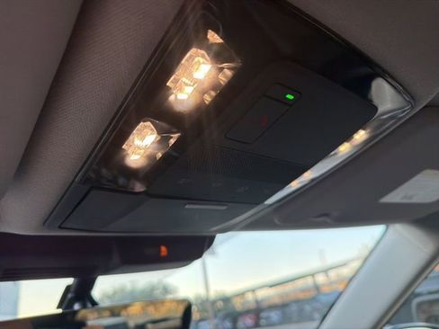 Used 2025 Mitsubishi Outlander ES image 14