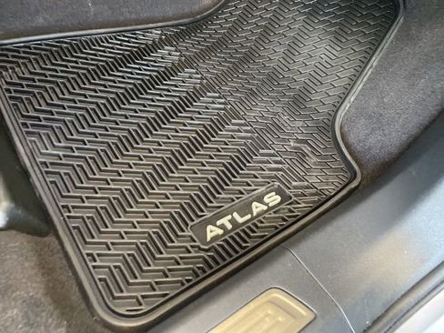 Used 2024 Volkswagen Atlas SEL Premium R-Line AWD/4WD image 11