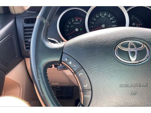 Used 2006 Toyota 4Runner SR5 AWD/4WD image 19