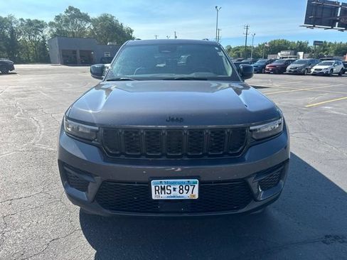 Used 2023 Jeep Grand Cherokee Altitude AWD/4WD image 3