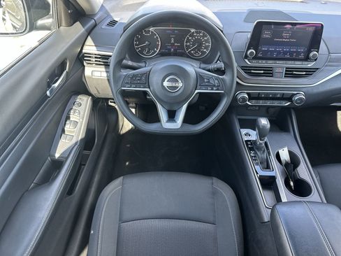 Used 2025 Nissan Altima 2.5 SV FWD image 17