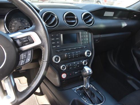 Used 2017 Ford Mustang Coupe image 9