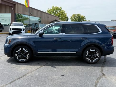 Used 2025 Kia Telluride S FWD image 5