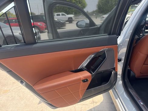 Used 2025 BMW i7 xDrive60 AWD/4WD image 14