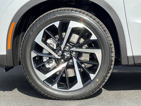 New 2025 Mitsubishi Outlander SE image 27