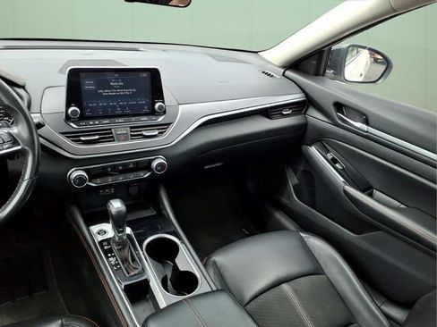 Used 2024 Nissan Altima 2.5 SR FWD image 14