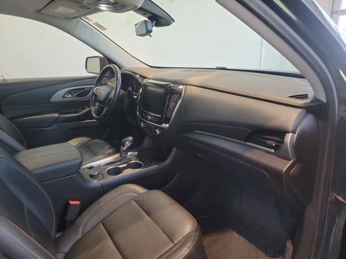 Used 2021 Chevrolet Traverse LT w/ LT Premium Package image 18