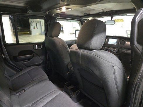 Used 2023 Jeep Gladiator Sport image 6