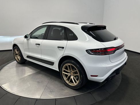 Certified 2025 Porsche Macan AWD/4WD image 3