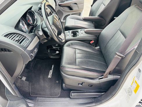Used 2019 Dodge Grand Caravan GT FWD image 19