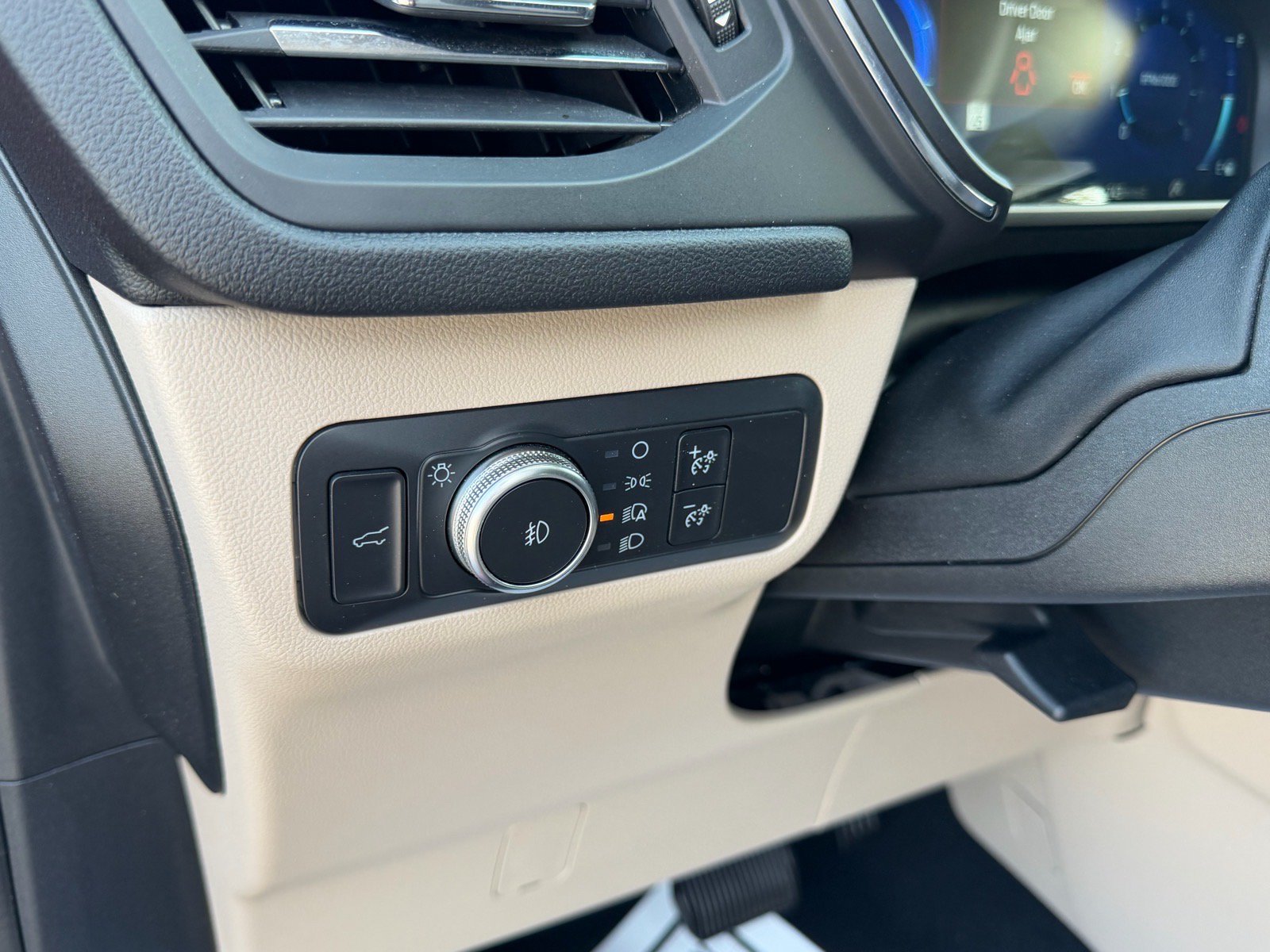 Used 2020 Ford Escape Titanium AWD/4WD image 22