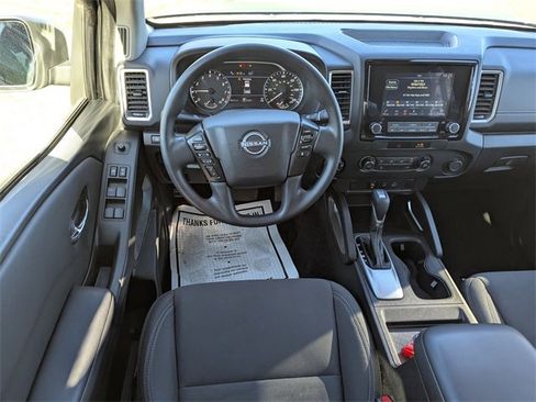 Used 2022 Nissan Frontier SV w/ Technology Package image 12